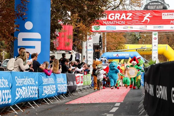 GRAZ,AUSTRIA,10.OCT.26 - RUNNING - Graz Marathon, side events. Image shows the mascots run. Photo: GEPA pictures/ Matic Klansek