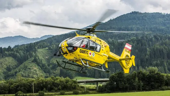 Der Rettungshubschrauber brachte den Mann am Samstagabend ins LKH nach Graz