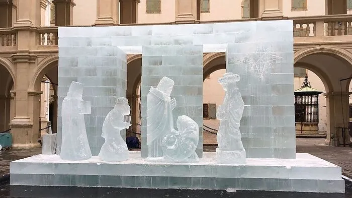 Am Freitagnachmittag war die Eiskrippe schon fast fertig