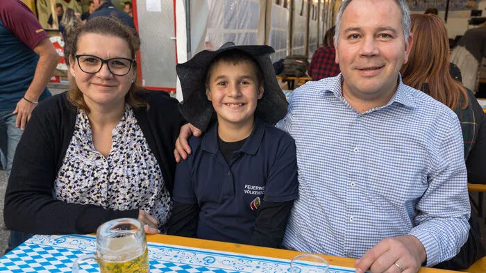 Bei traumhaftem Wetter lud die Freiwillige Feuerwehr Völkendorf mit ihren 36 aktiven Mitgliedern und unter Kommandant Jürgen Bucher zum traditionellen Oktoberfest.