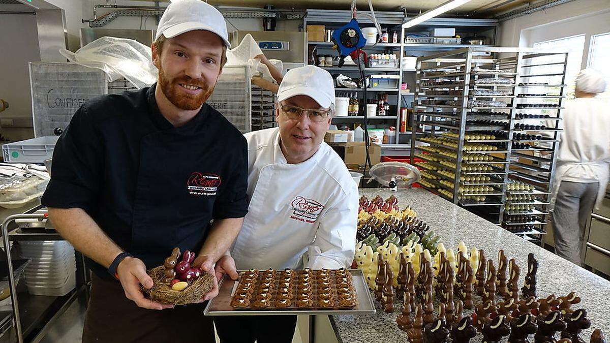 Gregor und Michael Regner in der österlichen Backstube