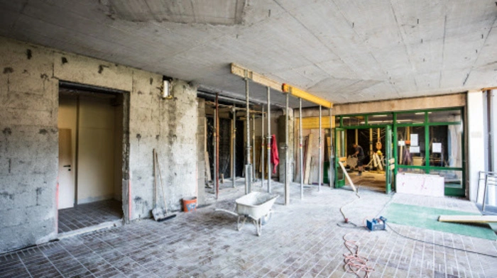 Das Erdgeschoß der Volksschule wird aktuell umgebaut.