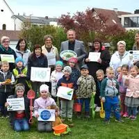 Alle fünf Kindergärten der Klima- und Modellregion Gnas – St. Peter – Deutsch Goritz wurden mit der „NATURimGARTEN“–Plakette ausgezeichnet