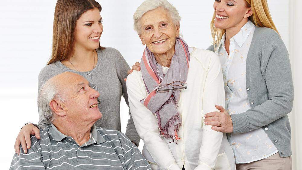 Pflegedienst bei einem Paar Senioren