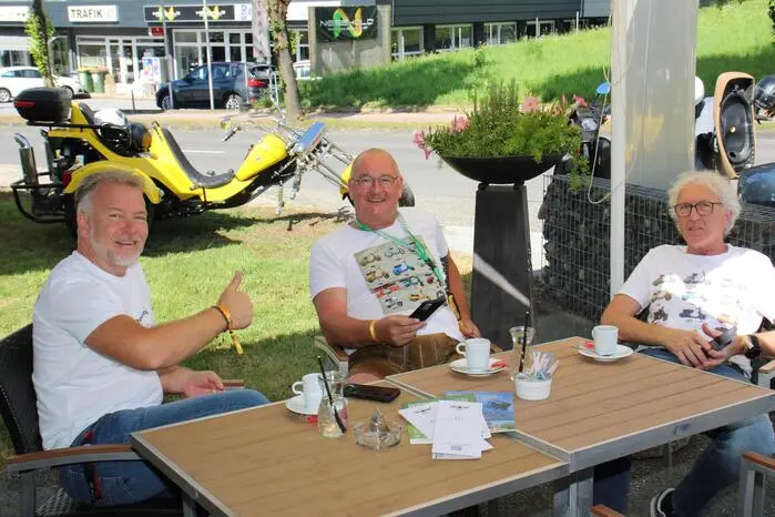 In gemütlicher Runde fand die diesjährige Vespa-Ausfahrt am Zielort Edelbrennerei Pipifein ihren kulinarischen Abschluss. 