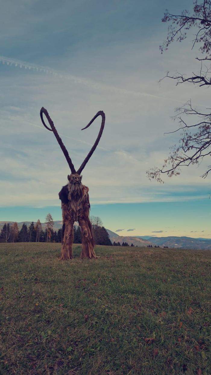 David „Mounty“ Köffler ist mit knapp vier Metern einer der größten Krampusse Österreichs