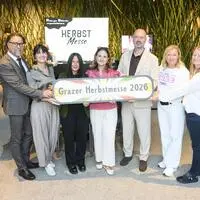 Am Gruppenfoto (v. l. n. r.): Eberhard Kowatsch und Irene Kowatsch (heydents), Michaela Liebeg-Schaun (Naturwerkstatt), Susanne Haubenhofer (Tourismusverband Region Graz), Martin Ullrich (Messe Congress Graz), Renate Götschl (Steirischer Skiverband), Petra Hütter (Blumenspiel)