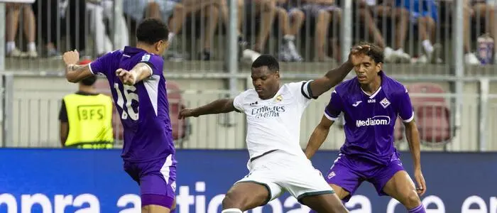 Real (Mitte Denzel Dumfries) und Fiorentina (Viery Fernandes Santos Lopes) waren zu Gast in Klagenfurt