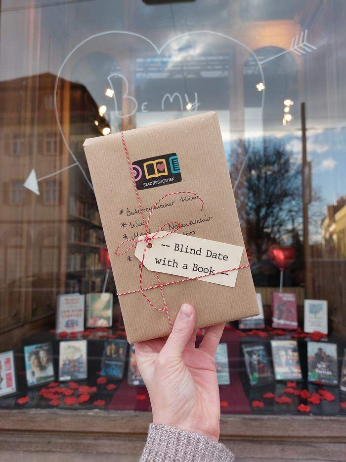 Die Stadtbibliothek lädt zum "Blind date with a book"