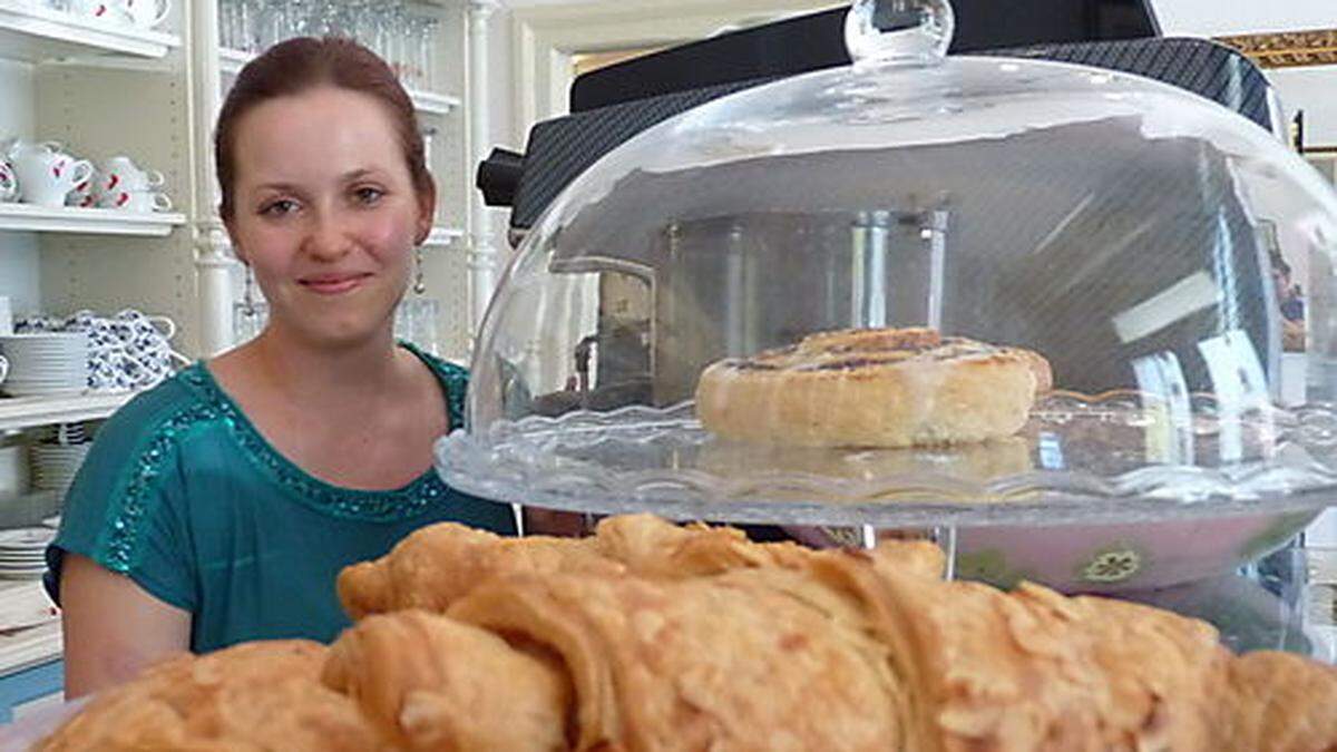 Jördis Waldhuber-Orac lächelt milde: Nur noch bis Jahresende serviert sie Kaffee, Tee und selbst gemachte Backwaren im „Fotter“ – dann ist Schluss