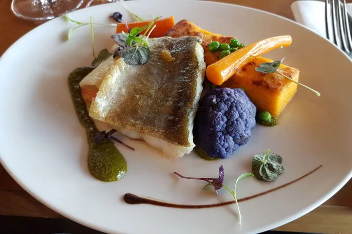 4. Restaurant im Chateau La Dominique. Auch das Auge isst mit, sagt man. das gilt auch für das Restaurant im Chateau La Dominique. Das gläserne Lokal eröffnet den Blick in die Weingärten - und auf das köstliche Essen auf dem Teller.