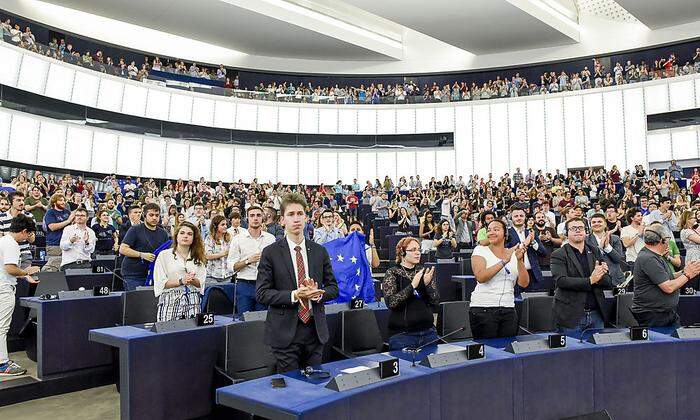 Ernsthafte Auseinandersetzung mit Europa: Jugendliche im EU-Parlament in Straßburg