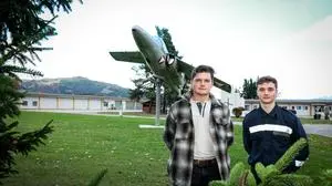 Thomas Steinkellner (l) und Fabian Reßler (r) sind Soldaten beim österreichischen Bundesheer 