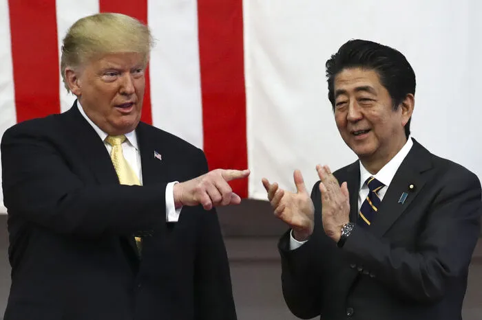 Zuvor hatte Trump mit Japans Ministerpräsident Shinzo Abe den Hubschrauberträger JS Kaga besucht.