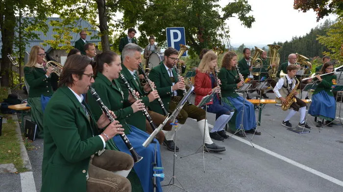 Der Musikverein St. Radegund empfing die Gäste musikalische auf dem Parkplatz der Schöckl-Seilbahn.