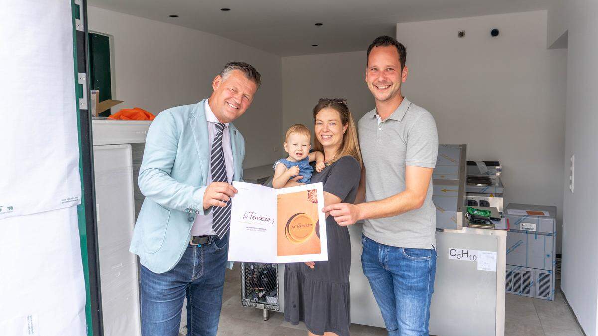 Marktreferent Bürgermeister Christian Scheider besuchte Petra und Mario Glantschnig in der neuen Proseccobar &quot;La Terrazza&quot; am Benediktinermarkt