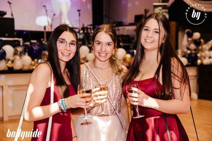 Für musikalische Unterhaltung sorgte die Band "Steiraseitn", die den Saal zum Beben brachte. Auch in der Disco wurde von den DJs von PL Soundpark für die richtige Stimmung unter den zahlreich erschienen Ballgästen gesorgt.