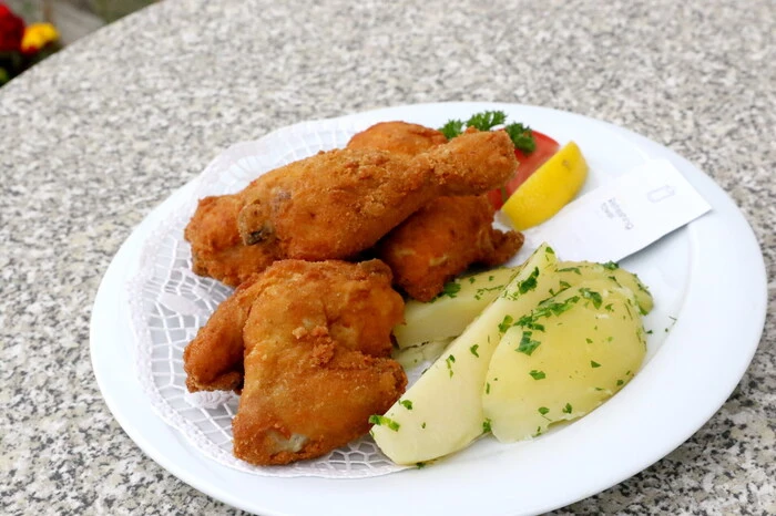 Mitte Juli dreht sich in der kleinen Ortschaft Passering in der Gemeinde Kappel/Krappfeld alles um die Backhendln. 