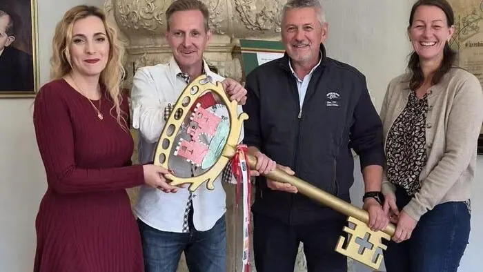 Neue Pächter für die Alte Burg in Gmünd: Miriama Cunderlikova, Jörg Neumann, Claus Faller und Verena Mößler