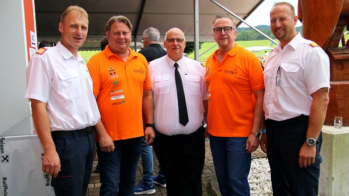 Auch Landesfeuerwehrkommandant-Stellvertreter Christian Leitgeb und Köflachs Bürgermeister Helmut Linhart mit seinem Vize Jürgen Kreiner waren unter den fleißigen Helfern.