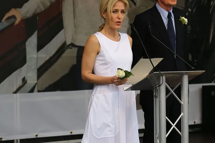 Die britische Schauspielerin Gillian Anderson und Schauspielerkollege Bill Nighy hielten Reden...