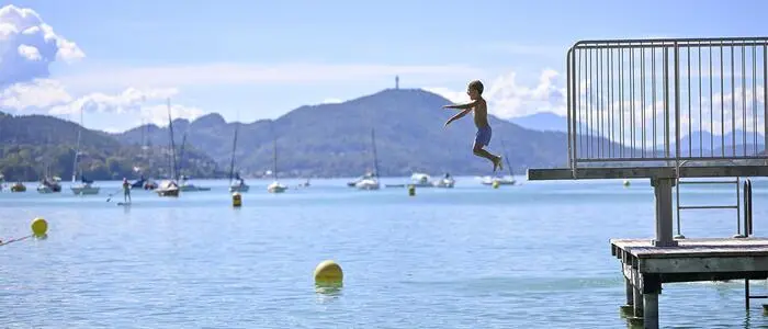 Ein Sprung ins Wasser ist in den Strandbädern noch bis 4. Oktober möglich