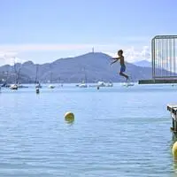 Ein Sprung ins Wasser ist in den Strandbädern noch bis 4. Oktober möglich