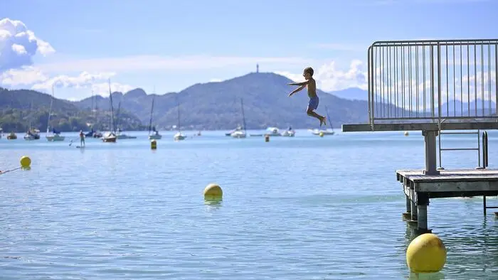 Ein Sprung ins Wasser ist in den Strandbädern noch bis 4. Oktober möglich
