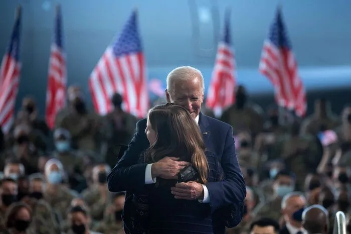 Es ist die erste Auslandsreise Bidens seit seinem Amtsantritt im Jänner. Wegen der Corona-Pandemie hatte der Präsident bisher zunächst nur Reisen innerhalb des Landes unternommen.
