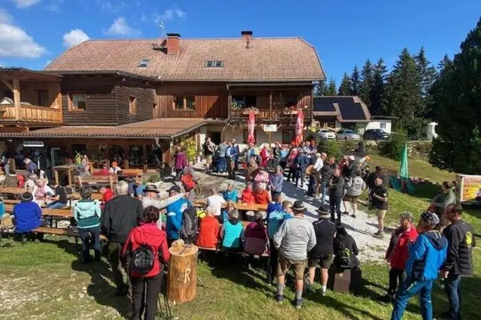 Vom Kleinkind bis zu den Großeltern waren die Teilnehmer unterwegs und genossen einen Tag am Berg.
