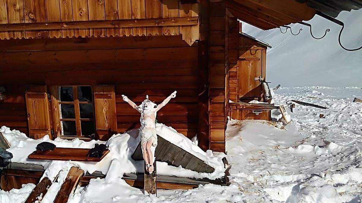 Verwüstungen durch Schnee, Wasser und Sturm  