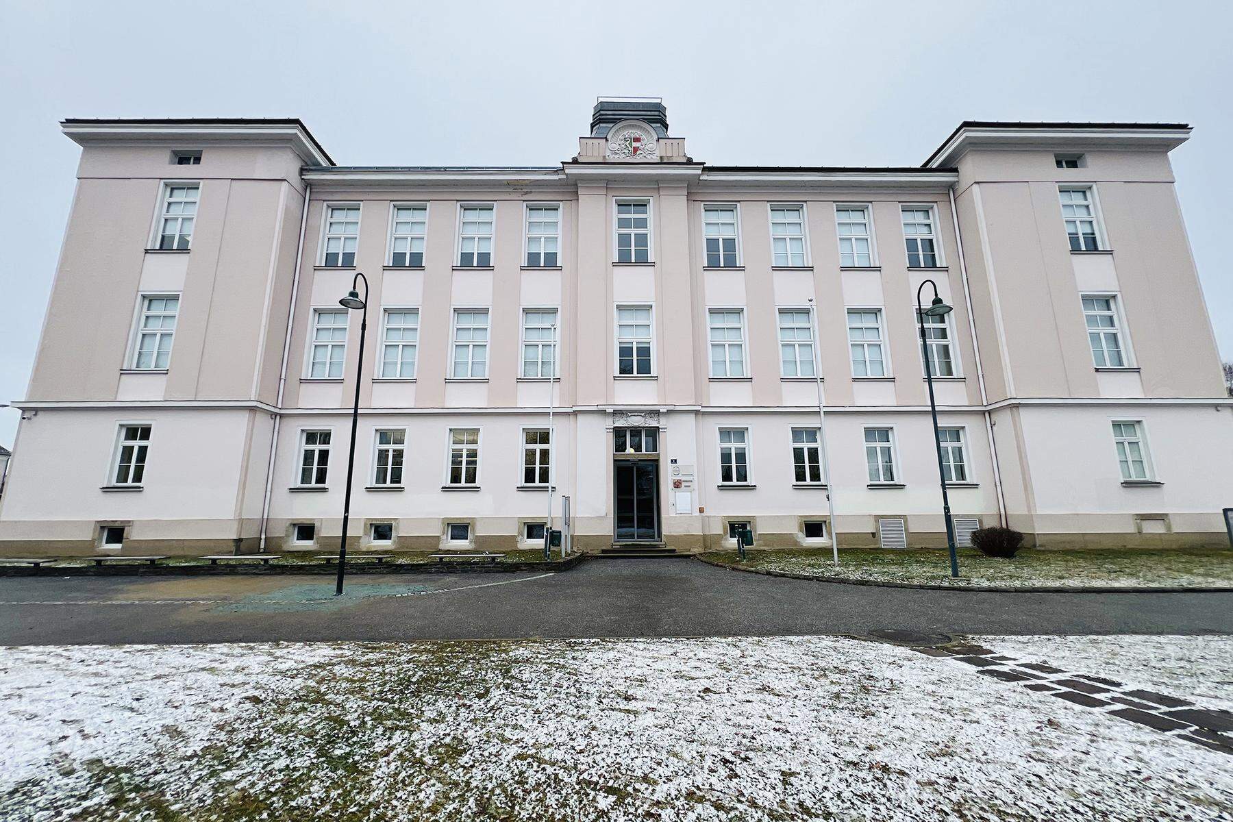Frust um neue Pflegeschule in Fürstenfeld | Fachschul-Direktorinnen verärgert: „Die graben uns das Wasser ab“
