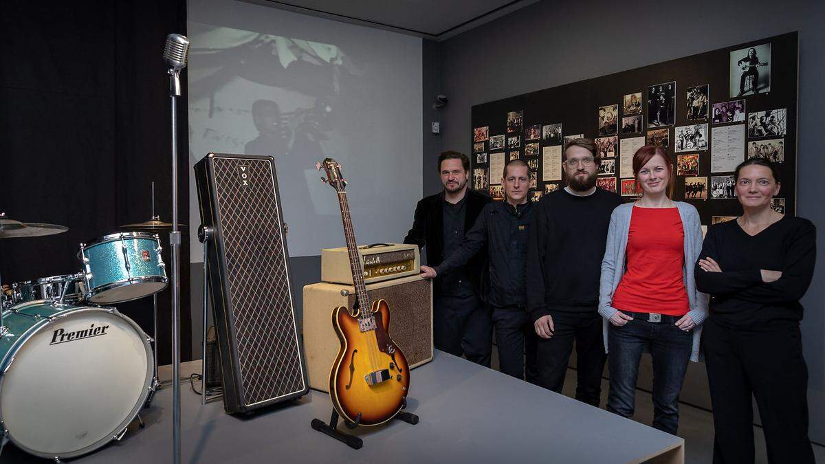 Gruppenfoto, v. l. n. r.: Kurator David Reumüller, Kurator Karl Wratschko, Ausstellungsgestalter Christoph Bus, Kuratorin Maria Froihofer und Leiterin des Museums für Geschichte Bettina Habsburg-Lothringen