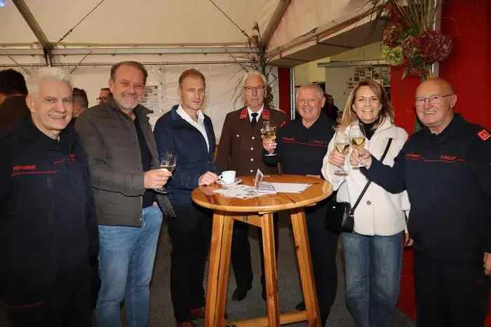 Unter den Gästen waren LBD-Stv. Christian Leitgeb, Brandrat Josef Pirstinger, Bürgermeister Erwin Dirnberger, seine Vize Karin Herz, ABI Bernhard Haller, ABI Christian Reinisch, WKO-Vizepräsident Andreas Herz sowie Bürgermeister a. D. Engelbert Huber.