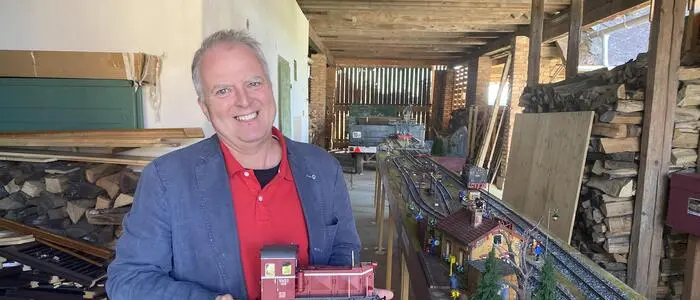 Michael Nothnagel besitzt eine der größten, transportablen Modelleisenbahnen der Spur Gartenbahn in Österreich. Aufgebaut hat er sie aktuell in der Scheune von Freunden in Bad Radkersburg