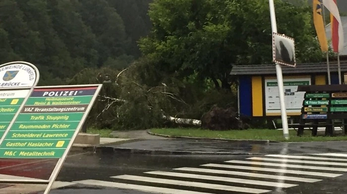 Am Donnerstagabend fegte ein Sturm über Oberkärnten und verursachte besonders im Bereich Möllbrück schwere Schäden.