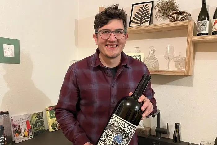 Josef Krenn von Krenn 49 in Edelsbach führte durch seinen Keller und schenkte seine Bio-Weine aus