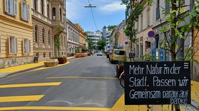 Die rund 350 Meter lange Zinzendorfgasse im Grazer Univiertel wurde im Vorjahr zur  Begegnungszone, in der alle Verkehrsteilnehmer gleichberechtigt sind