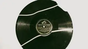 Schlechte Nachrichten am laufenden Band – wie ein Broken Record, das aber trotzdem einige Schätze versteckt