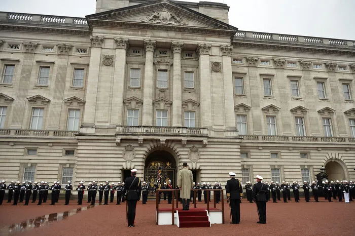Bereits im Mai hatte Prinz Philip angekündigt, sich zurückzuziehen. Er behält es sich vor, die Queen gelegentlich bei Terminen zu begleiten.