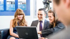 Wohin soll es gehen? Mit dem Bachelorstudium "Industrial Management" kann man zuerst in verschiedenen Bereichen Erfahrung sammeln und sich erst dann festlegen