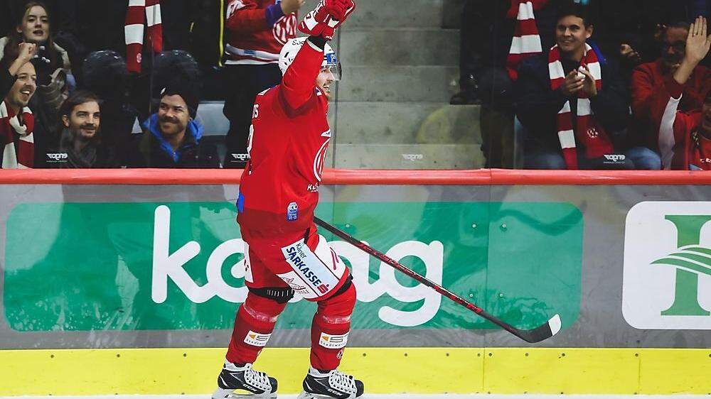Rihards Bukarts feierte seinen ersten Treffer für den KAC und mit ihm freuten sich die Rotjacken-Fans