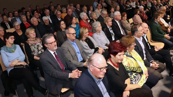 Am Samstag, dem 14. Jänner 2023 besuchten zahlreiche Besucher das Neujahrskonzert des Robert-Stolz-Salonorchesters in der Veranstaltungshalle Mooskirchen.