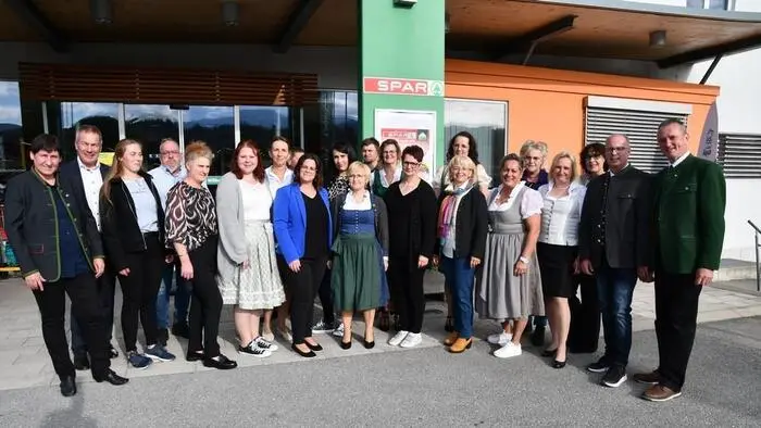 Viel Freude bei Mitarbeiterinnen und Mitarbeitern bei Spar Landforst in Neumarkt
