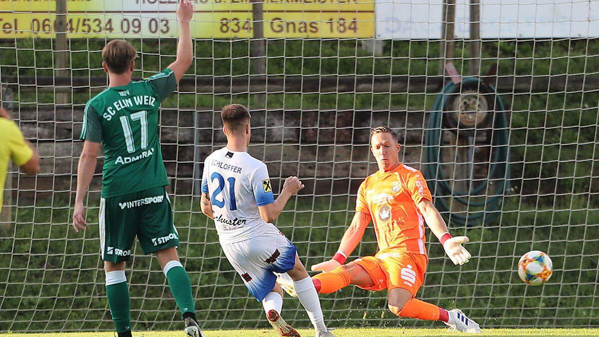 Weiz-Torhüter Sascha Harrer - hier im Match gegen St. Anna am Aigen - möchte heute erstmals in dieser Saison nicht hinter sich greifen müssen