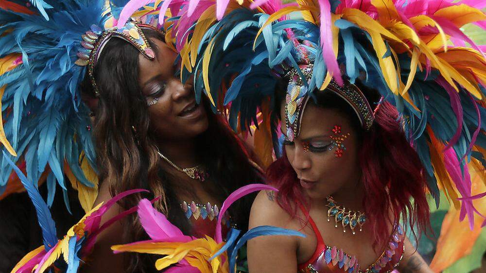 Der Notting Hill Carnival wird seit Mitte der 1960er-Jahre von Einwanderern vor allem aus Trinidad und Tobago in London gefeiert