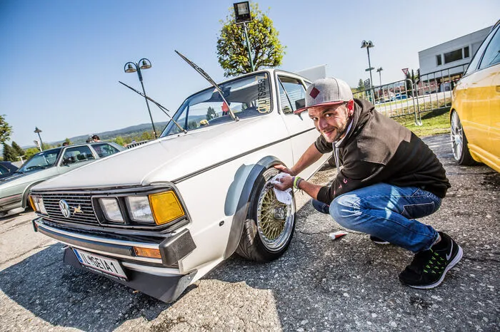 Markus Pfurtscha, Innsbruck: Seit zwölf Jahren komme ich zum GTI-Treffen. Es ist ein Fixtermin. Früher ging es mehr ums Trinken. Jetzt mit 31 sehe ich das alles entspannter. Ich kann die Sicherheitsmaßnahmen verstehen.