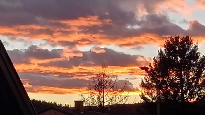 Diesen farbenfrohen Sonnenuntergang fing Familie Oswald vor Kurzem in Bärnbach ein.