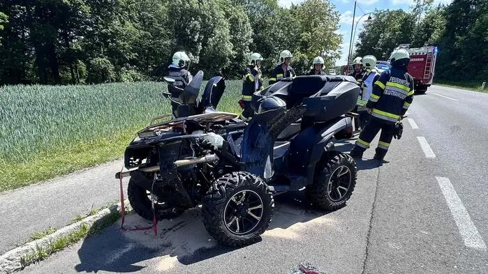 Der Quad-Fahrer dürfte das stehende Fahrzeug zu spät bemerkt haben