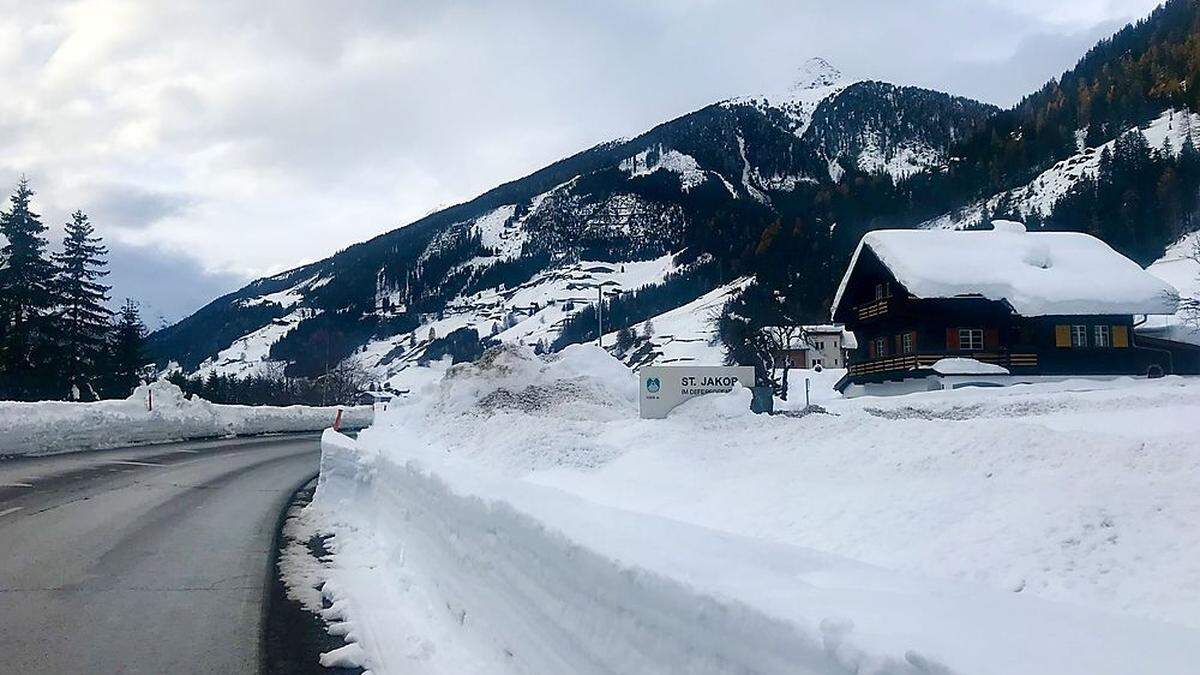 Nicht in seinem Stammhotel aber auf den Skipisten in St. Jakob ist Strache zu finden 